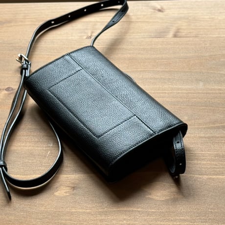 balenciaga logo leather shoulder bag