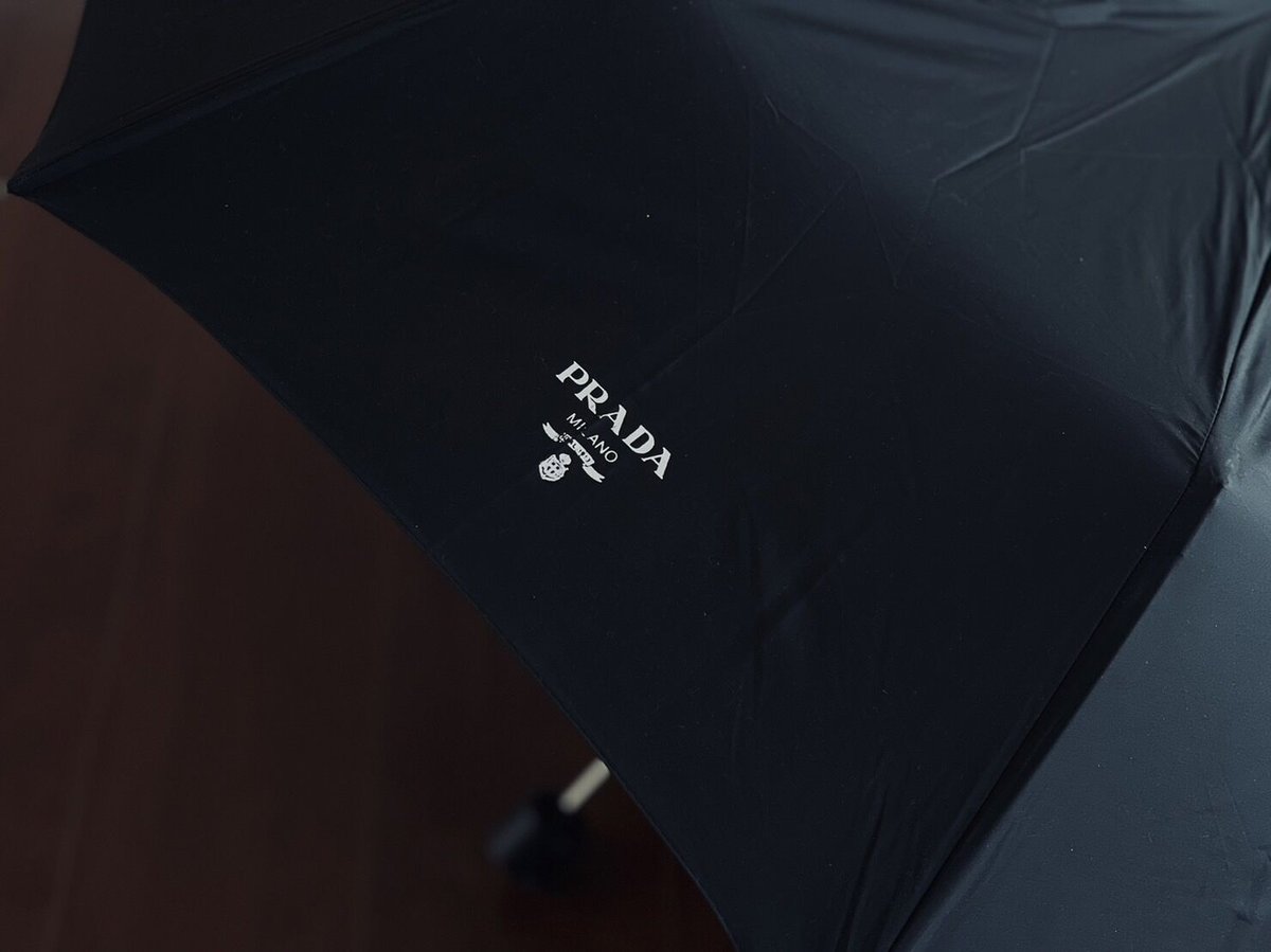 プラダ　傘　ロゴ　ブラック　サフィアーノ レザー アンブレラ 雨傘 prada umbrella | requality