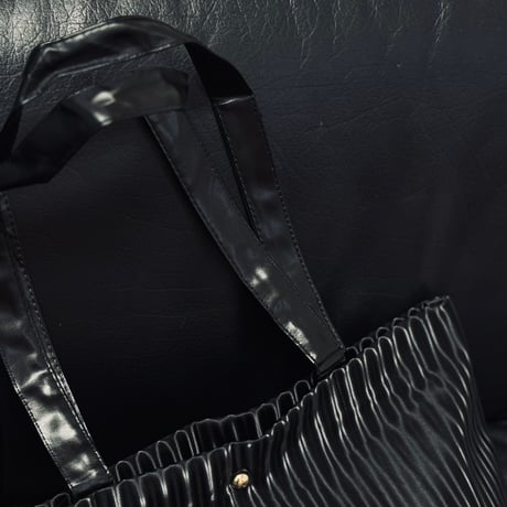 factory sample pleats bag black