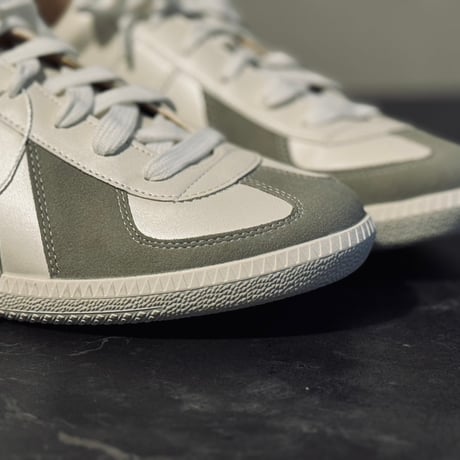 factory sample all white german trainer