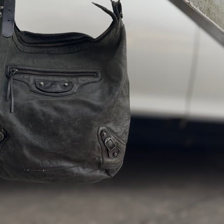 balenciaga leather shoulder bag