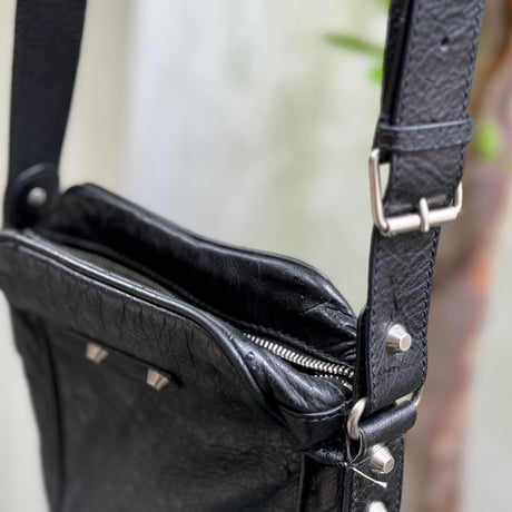 balenciaga leather shoulder bag