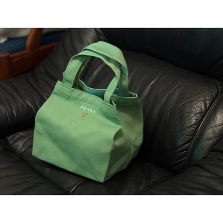 新品 prada tote bag