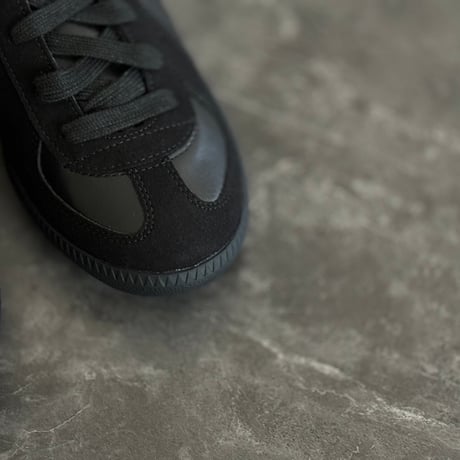 factory sample all black german trainer