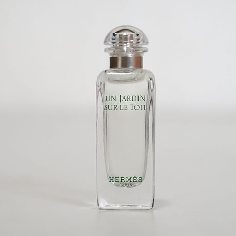 新品 hermes "屋根の庭”