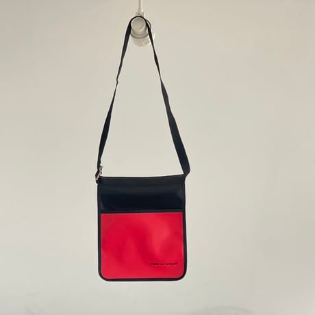 comme des garcons logo shoulder bag