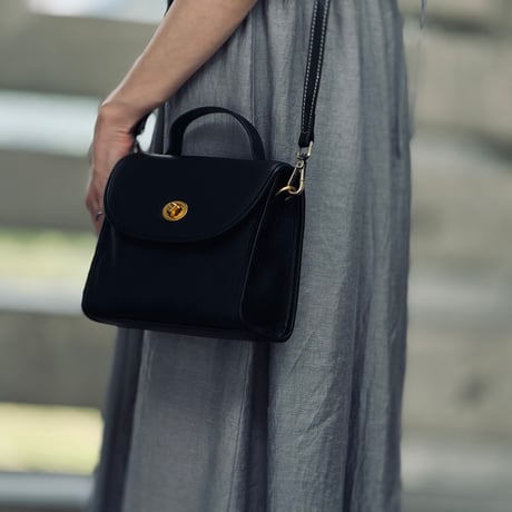 【import factory sample】”シボ革” leather shoulder bag