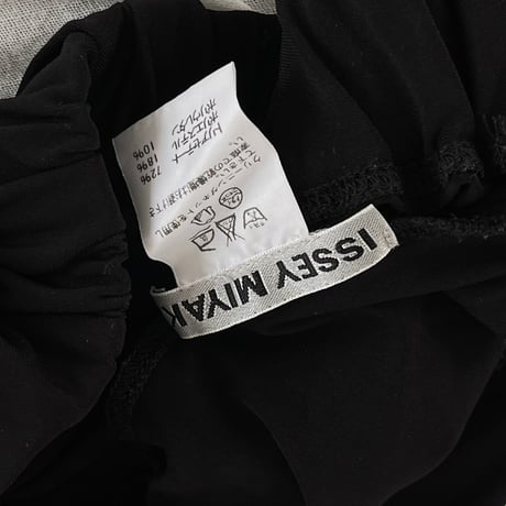 isseymiyake wide tack eazy pants