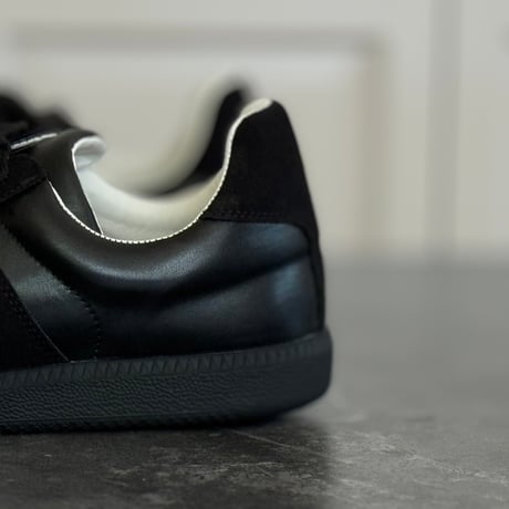 factory sample all black german trainer