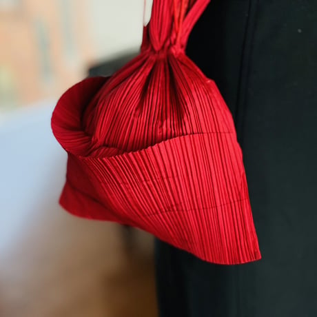 新品 issey miyake pleats bag red
