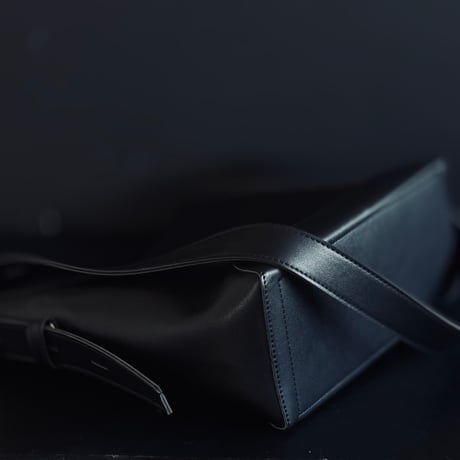 【import factory sample】 leather shoulder bag black