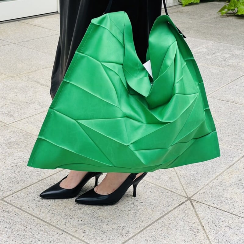 新品 isseymiyake × ittala pleats bag green | requ