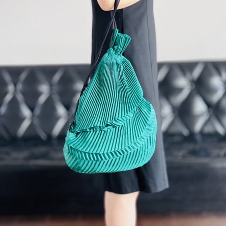 新品 issey miyake pleats bag green