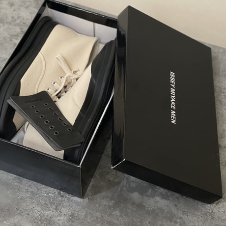 新品 issey miyake men sneakers 42