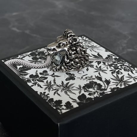 gucci lion hed crystal silver ring 16号