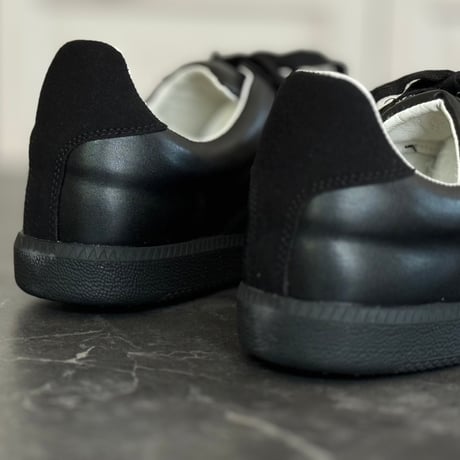 factory sample all black german trainer