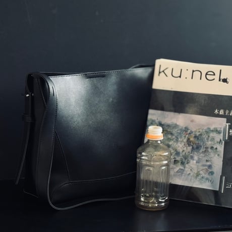 【import factory sample】 leather shoulder bag black