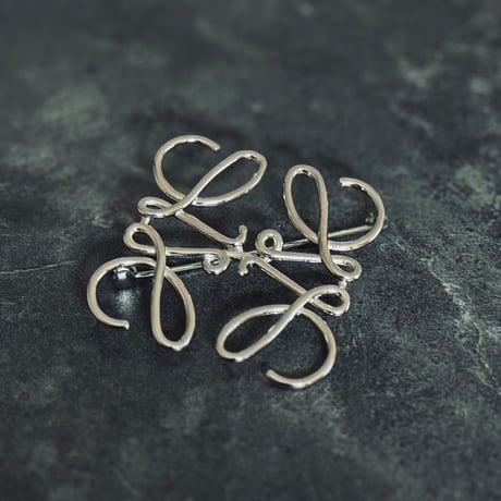 【国内正規】loewe anagram brooch