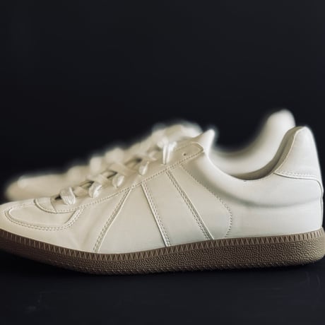 factory sample basic german trainer white