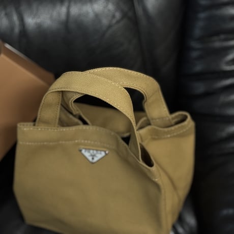 新品 prada tote bag