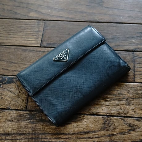 prada wallet