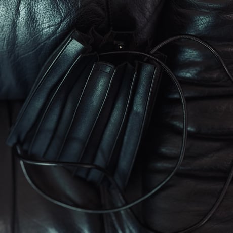 factory sample pvc pleats shoulder bag black