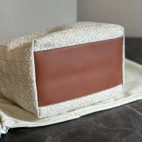 【国内正規】新品 loewe "cubi" leather anagram bag
