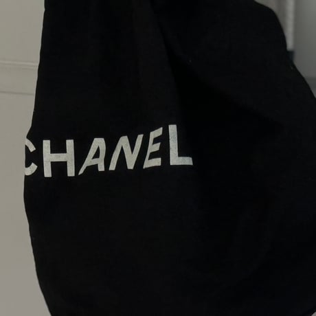 chanel logo shoulder bag