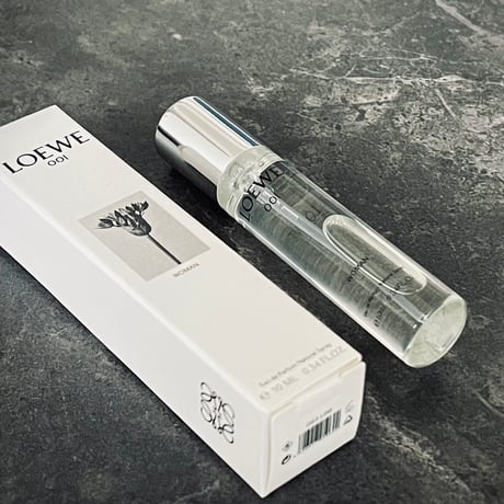 新品 loewe "001" WOMAN”