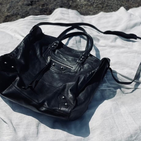 balenciaga leather shoulder bag