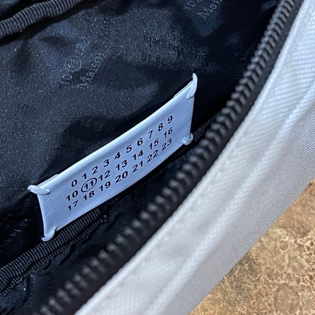 新品 maison margiela stereo type body bag white
