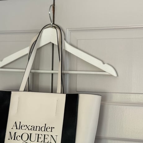 新品 alexander mcqueen logo leather bag