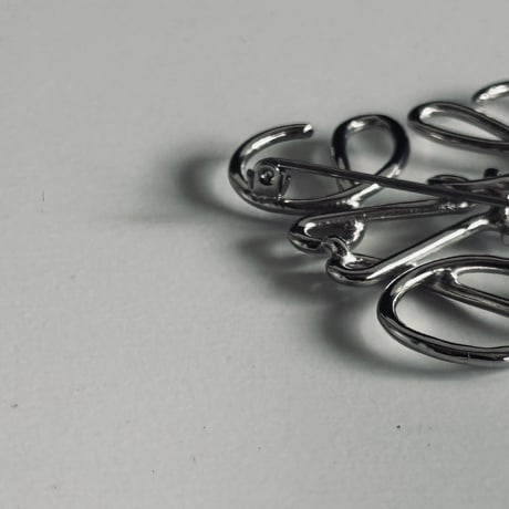 【国内正規】loewe anagram brooch