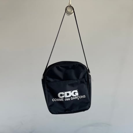 cdg comme des garçons logo shoulder bag