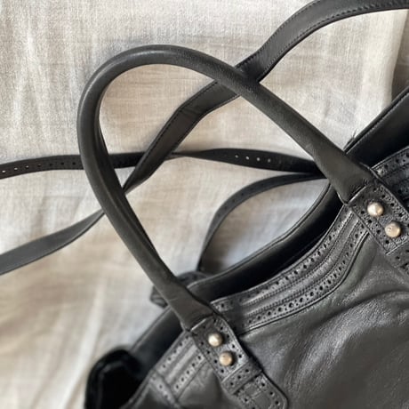 balenciaga leather shoulder bag