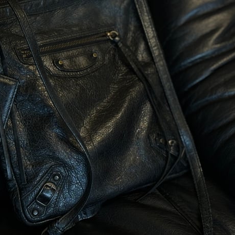 balenciaga leather shoulder bag