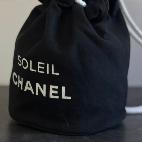chanel logo shoulder bag