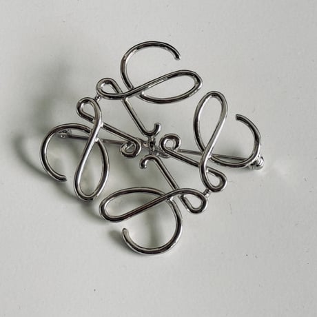 【国内正規】loewe anagram brooch
