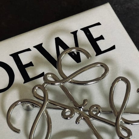 【国内正規】loewe anagram brooch