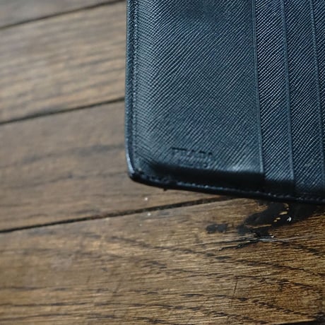 prada wallet