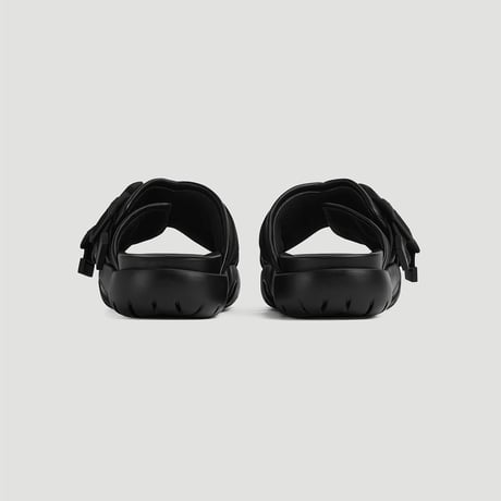 新品 bottega veneta buckle fastening sandals