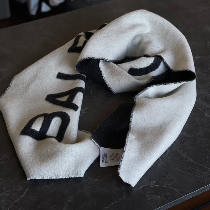 balenciaga ”marco” cashmere muffler | requality