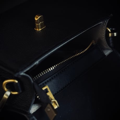 【import factory sample】”シボ革” leather shoulder bag