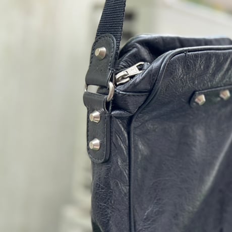 balenciaga leather shoulder bag