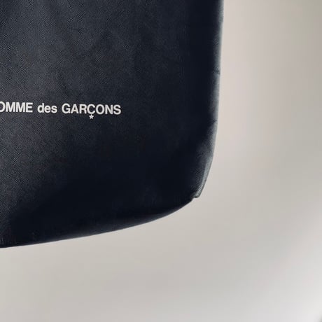 comme des garçons logo tote bag