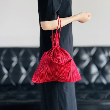 新品 issey miyake pleats bag red
