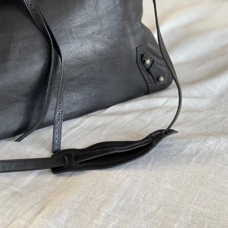 balenciaga leather shoulder bag