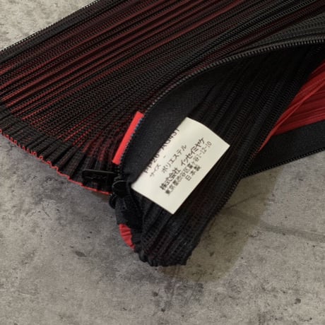 新品 issey miyake pleats bag medium size