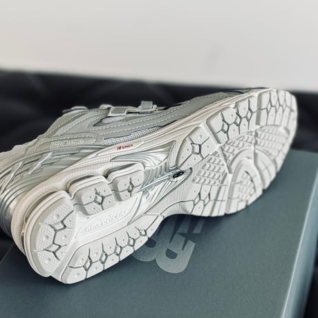 新品 new balance sneaker 1906D UK8.5