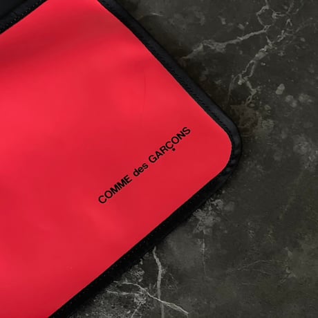 comme des garcons logo shoulder bag